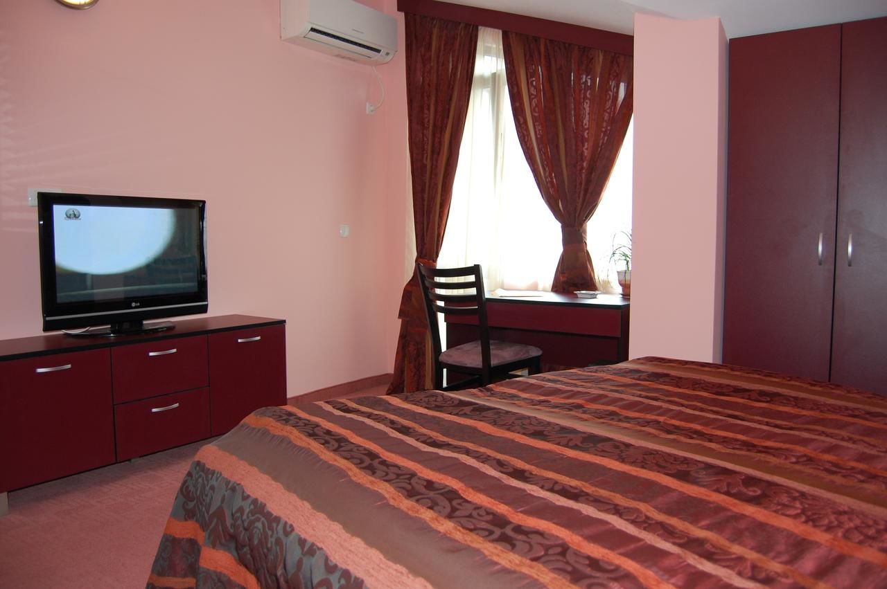 Отель Family Hotel Familia Трявна-28