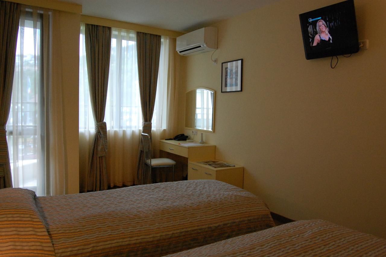 Отель Family Hotel Familia Трявна-30